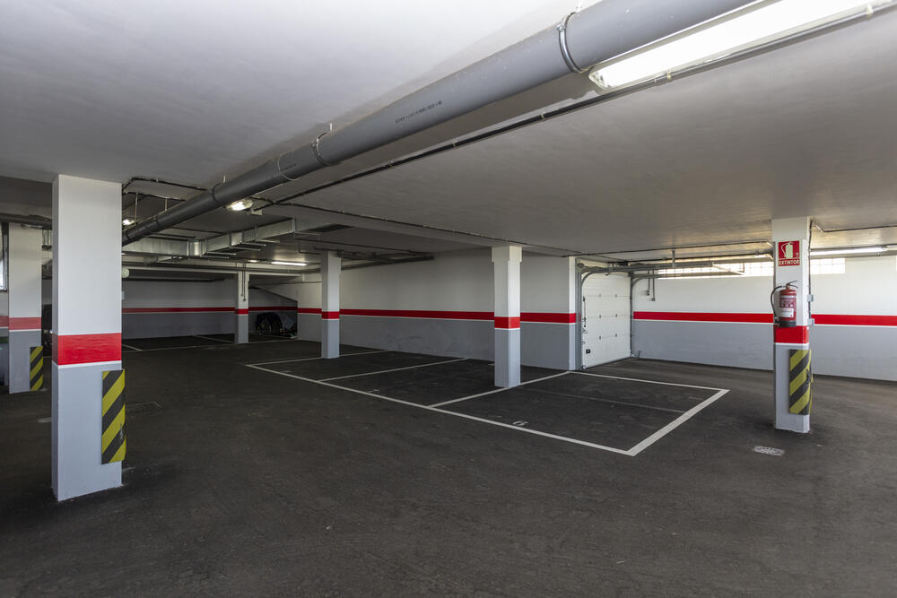 Parking cerrado y seguro